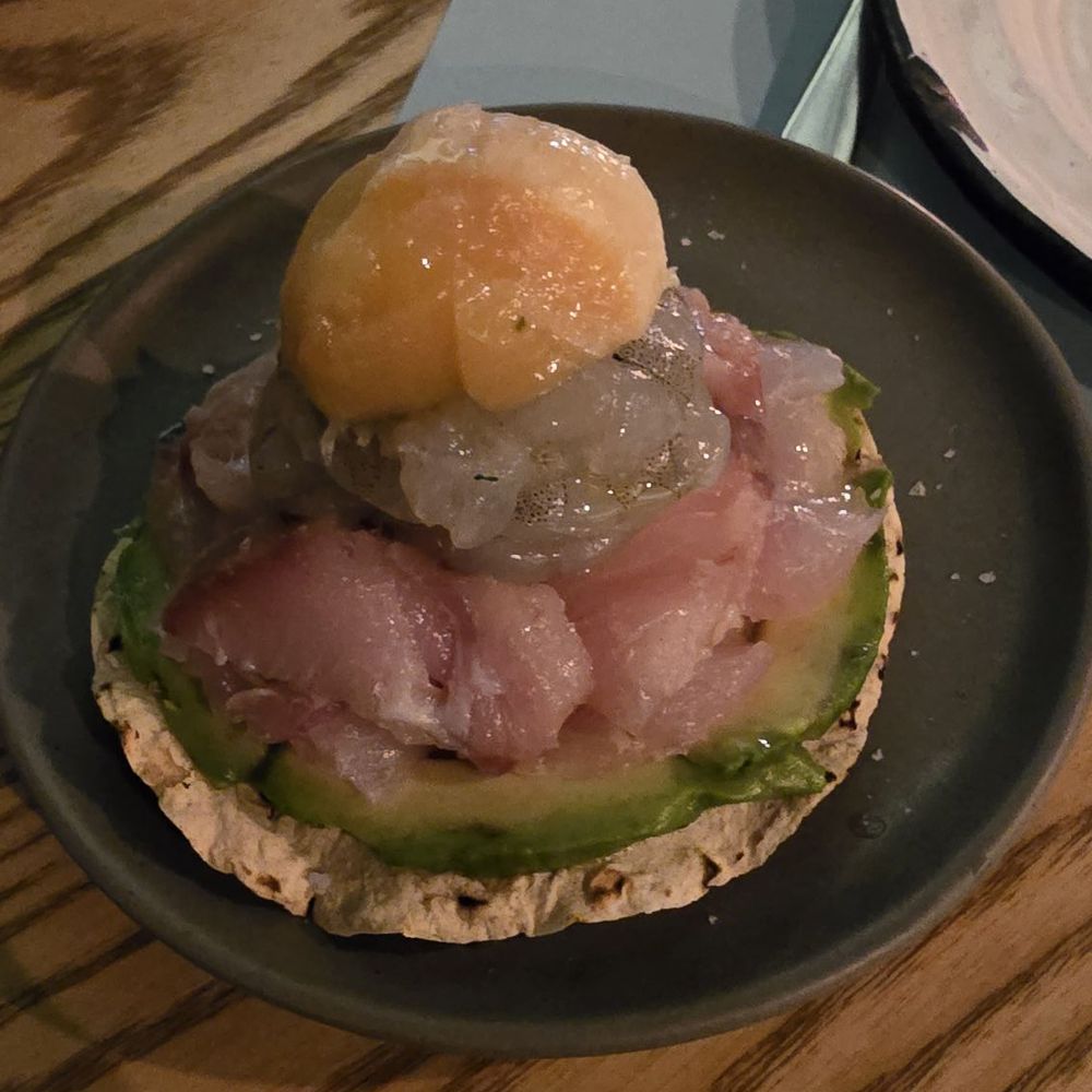 Tostada de atun Tostada de atun