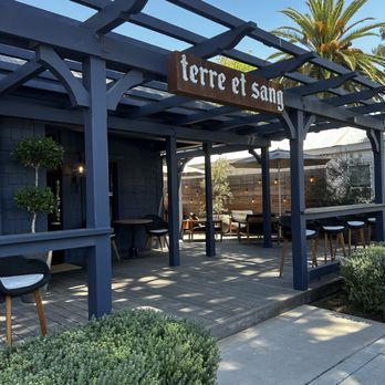 Terre Et Sang - Wine Tasting Room Near Me - Los Olivos, California