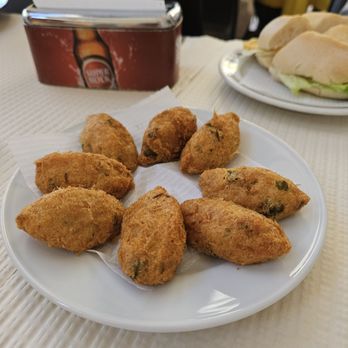 Martinho da Arcada - Bacalaito - Cafes Near Me - Lisbon, 11 Martinho da Arcada - Bacalaito - Cafes Near Me - Lisbon, 11