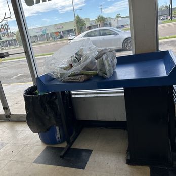 Wash Bowl Laundromat - Food all over the clothes table, a lot of out of order machines & dryers. - Laundromat Near Me - Hudson, Florida Wash Bowl Laundromat - Food all over the clothes table, a lot of out of order machines & dryers. - Laundromat Near Me - Hudson, Florida