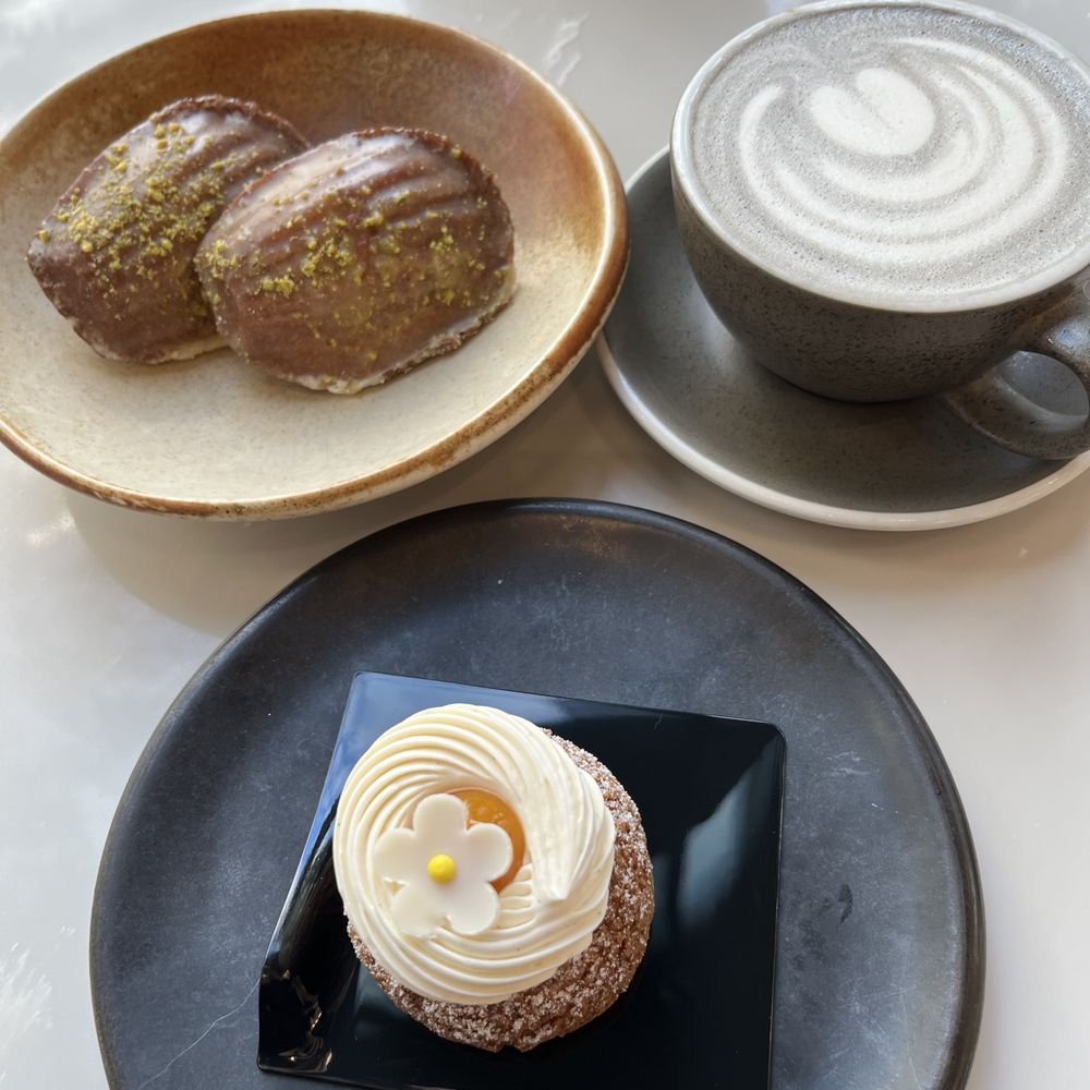 Le Beau - Patisserie/Cake Shop Near Me - Toronto, Ontario