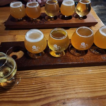 Pinthouse Pizza - Beer flight - Pizza Near Me - Austin, Texas