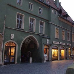 Kunst-im -Turm - Spätgotische Anbauten des Stadtturms, rechts neben dem Torbogen ist die Galerie  Kunst im Turm
