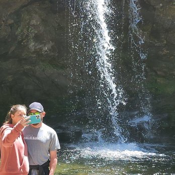 Grotto Falls - Hiking Near Me - Gatlinburg, Tennessee