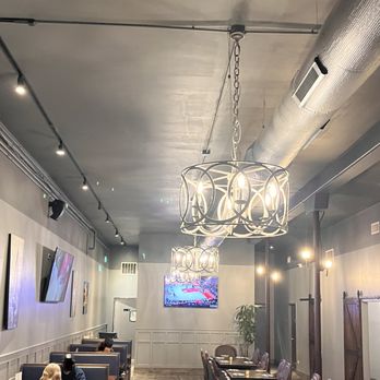 La Mom Kitchen - Dining area - Chinese Near Me - La Grange, Illinois La Mom Kitchen - Dining area - Chinese Near Me - La Grange, Illinois
