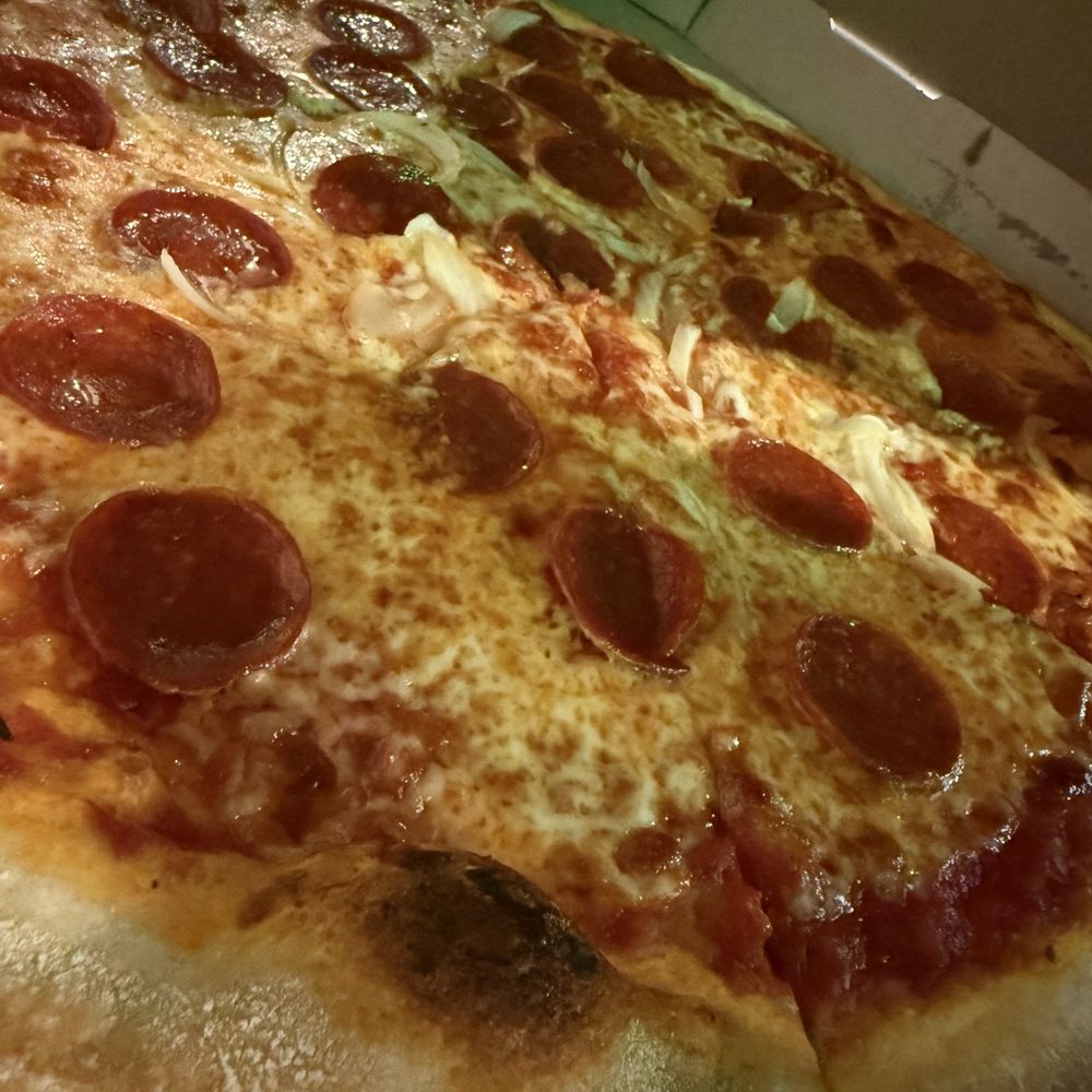 Sal’s Pizza Bar - Pepperoni and onion pizza - Pizza Near Me - Orlando, Florida Sal’s Pizza Bar - Pepperoni and onion pizza - Pizza Near Me - Orlando, Florida