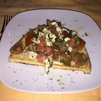 Il Regno di Napoli - Tomato and mozzarella bruschetta - Italian Near Me - Madrid, M Il Regno di Napoli - Tomato and mozzarella bruschetta - Italian Near Me - Madrid, M