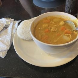 Curry chicken with white rice