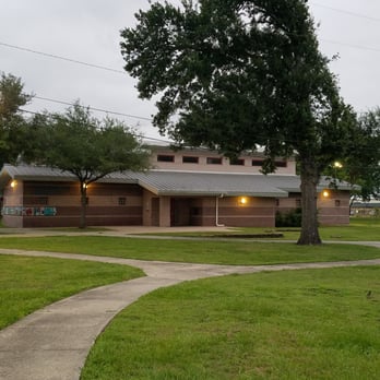 R. L. & Cora Johnson Park - Front of the Carvedale Community Center entering the park - Parks Near Me - Houston, Texas