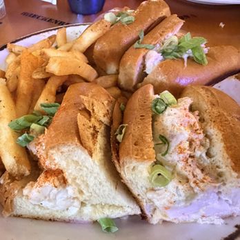 Bubba Gump Shrimp - Shrimp and Crab sandwiches - Seafood Near Me - Long Beach, California