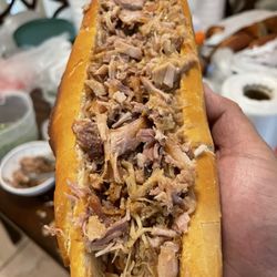 Carnitas El Bigoton Becerra - Torta ahogada in the making