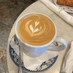 Coffee art {chef's kiss} Coffee art {chef's kiss}