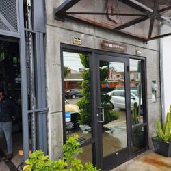 BMWorkshop - Shop entrance