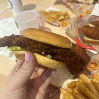 Dave's Hot Chicken - Dave's #3 1 Tender & 1 Slider w/ Fries - Chicken Shop Near Me - Vienna, Virginia