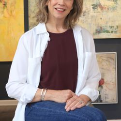 Jennifer Perlmutter Gallery - Jennifer Perlmutter in her gallery
