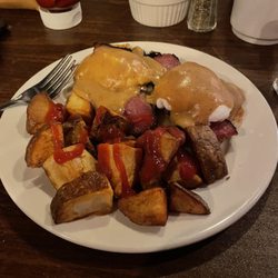 Elle's Bistro - Fantastic smoked meat Benny.