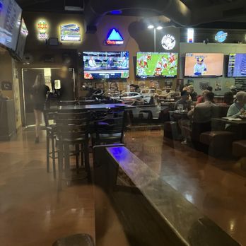 Cold Beers & Cheeseburgers - Empty tables - American Near Me - Gilbert, Arizona