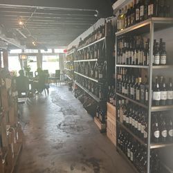 Dom Beijos - Inside - wine selection
