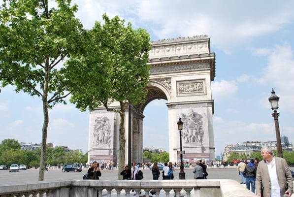 Arc de Triomphe by null
