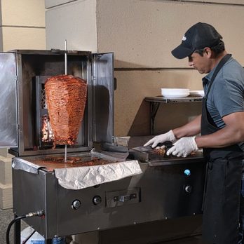 La Cazuela Mexican - The worker outside tending to the Suadero rotisserie - Mexican Near Me - Lynnwood, Washington La Cazuela Mexican - The worker outside tending to the Suadero rotisserie - Mexican Near Me - Lynnwood, Washington
