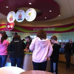 Menchie's Frozen Yogurt - Main view