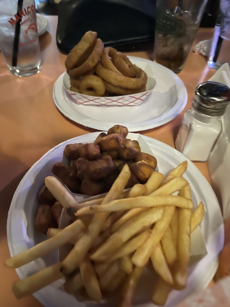 Social spots from Maricque's Bar