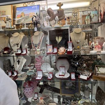 Antique Trove - Antiques Near Me - Roseville, California