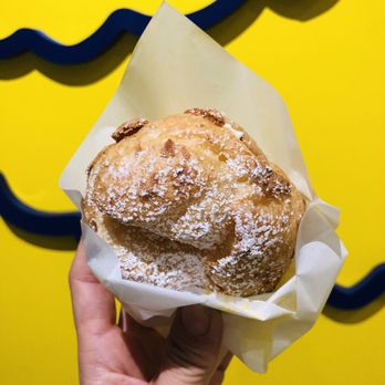 Beard Papa's - Bakeries Near Me - Katy, Texas