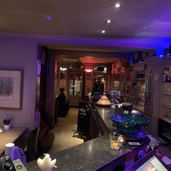Brasseurs - Bar en stamtafel rechts vooraan de gelach zaal . Welkom in Brasseurs Sint Niklaas
