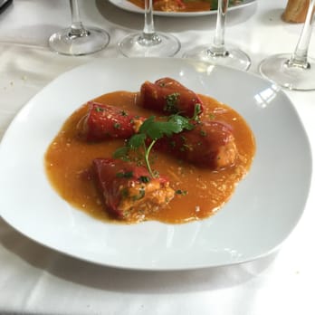 Raul Restobar - Piquillos rellenos de marisco para empezar - Gastropubs Near Me - Valdemoro, M