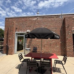 Two Roosters Ice Cream - Outdoor Seating
