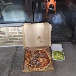 CS New York Pizza - Left at their business door for the rats to eat, Salad as well slimy.