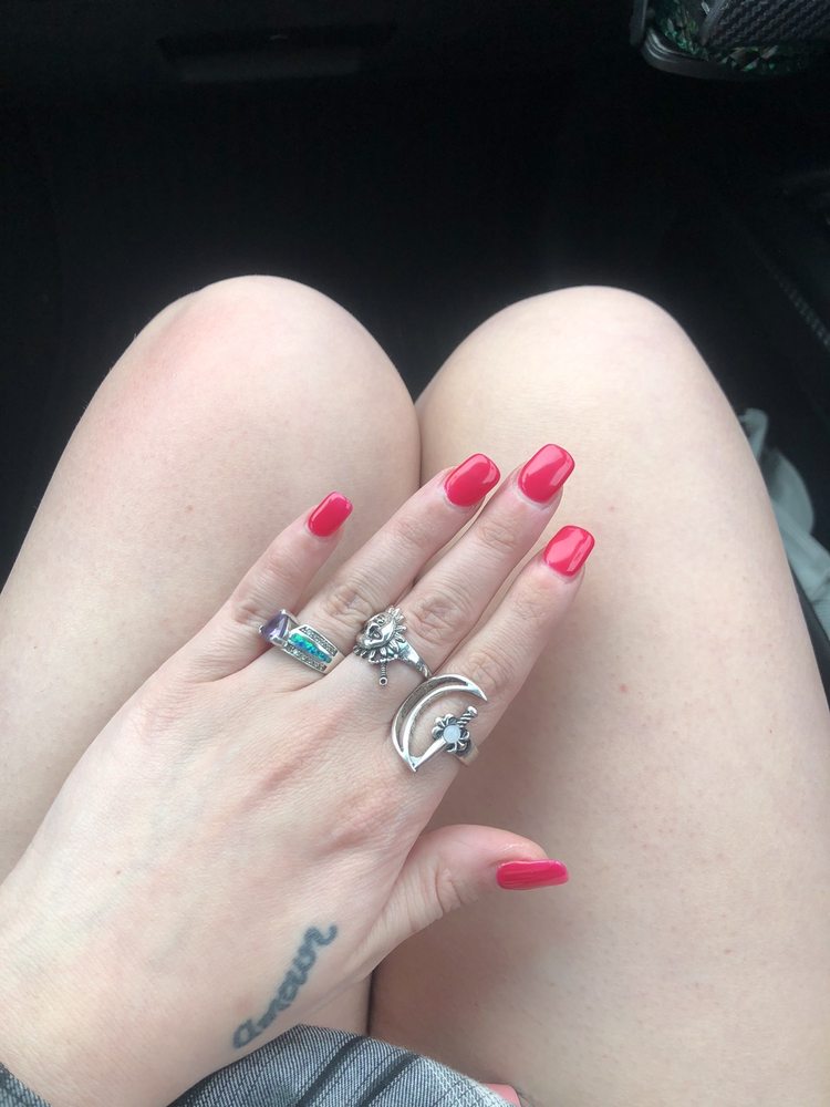 Nails by Nancy Logo