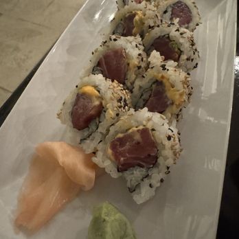 Momosan Waikiki - Spicy Tuna Roll - Ramen Near Me - Honolulu, Hawaii