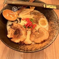 Token Ramen & Kung Fu Tea - Mega pork ramen