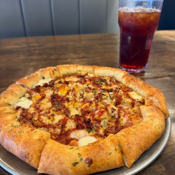 Crust Pizza Co. - Sulphur - Bbq pizza with stuffed crust - Italian Near Me - Sulphur, Louisiana Crust Pizza Co. - Sulphur - Bbq pizza with stuffed crust - Italian Near Me - Sulphur, Louisiana
