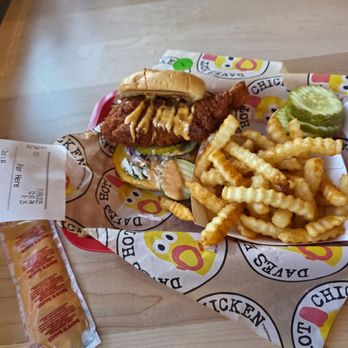 Dave's Hot Chicken - Combo 4 - Chicken Shop Near Me - Alpharetta, Georgia