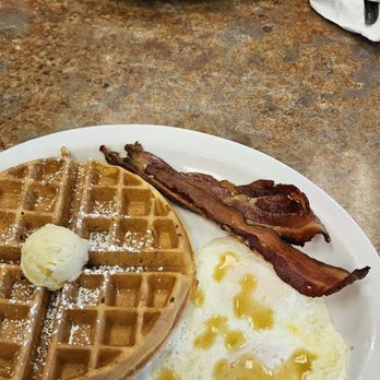 Kitchen Table Cafe - Evergreen Place - Belgian Waffle Combo - Breakfast & Brunch Near Me - Vancouver, Washington