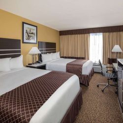 Baymont Inn & Suites by Wyndham - Hammond - Guest room