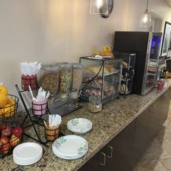 Granzella's Inn - Breakfast bar