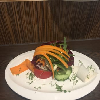 Roca - Bunter Salat der Saison - Modern European Near Me - Wetzlar, HE