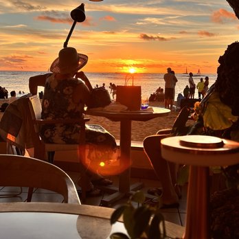 Hau Tree - Table for two at sunset - Seafood Near Me - Honolulu, Hawaii Hau Tree - Table for two at sunset - Seafood Near Me - Honolulu, Hawaii
