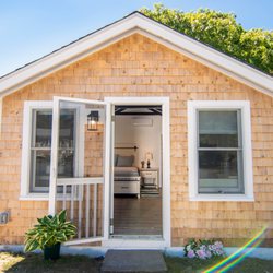 Prince of Whales - At Prince of Whales, each cottage is bright and beautifully designed with beach life in mind.