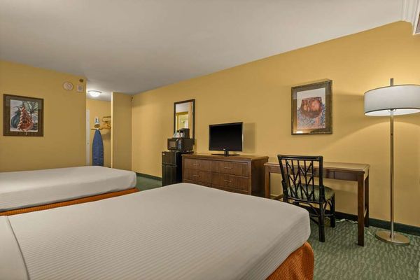 Airport Honolulu Hotel, Trademark Collection by Wyndham by null
