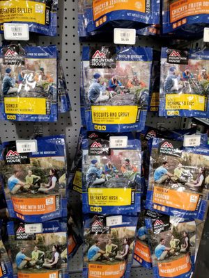 DICK'S Sporting Goods by null