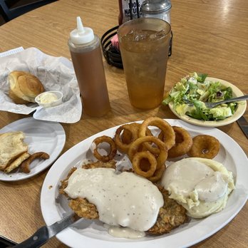 New York Hill Restaurant - Fresh bake bread with honey salad, chicken, fried steak, onion rings, and mashed potatoes and gravy - New American Near Me - Thurber, Texas