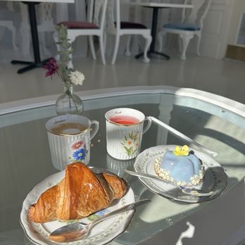 La Valse Des Fleurs - Sponge cake and croissant - Coffee & Tea Near Me - Englewood, New Jersey La Valse Des Fleurs - Sponge cake and croissant - Coffee & Tea Near Me - Englewood, New Jersey