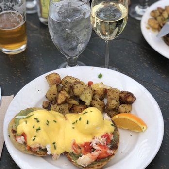 High Hand Cafe - Dungeness Crab Benedict, delicious - New American Near Me - Loomis, California High Hand Cafe - Dungeness Crab Benedict, delicious - New American Near Me - Loomis, California