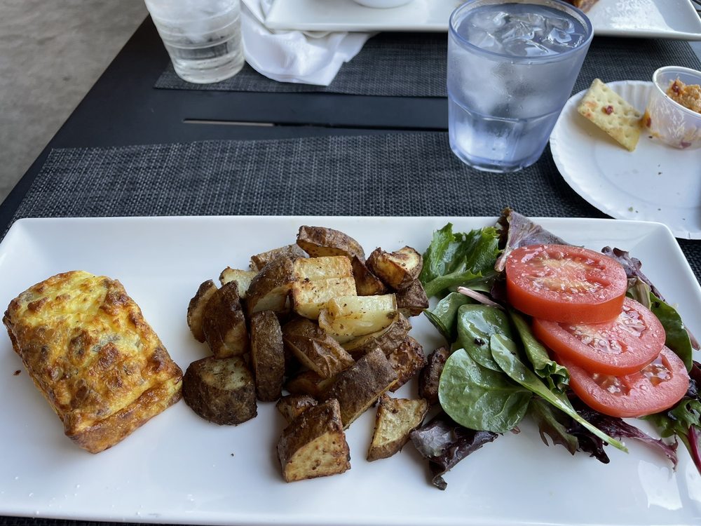 TWISTED TABLE - 17 Reviews - 300 Ash St, Fernandina Beach, Florida