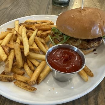 Farm And Oak - Crab cake sandwich looking more like a salmon cake - Southern Near Me - Henrico, Virginia